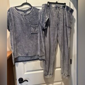 Women’s Velour Blue 2-pc Lounge Set, Size XL.